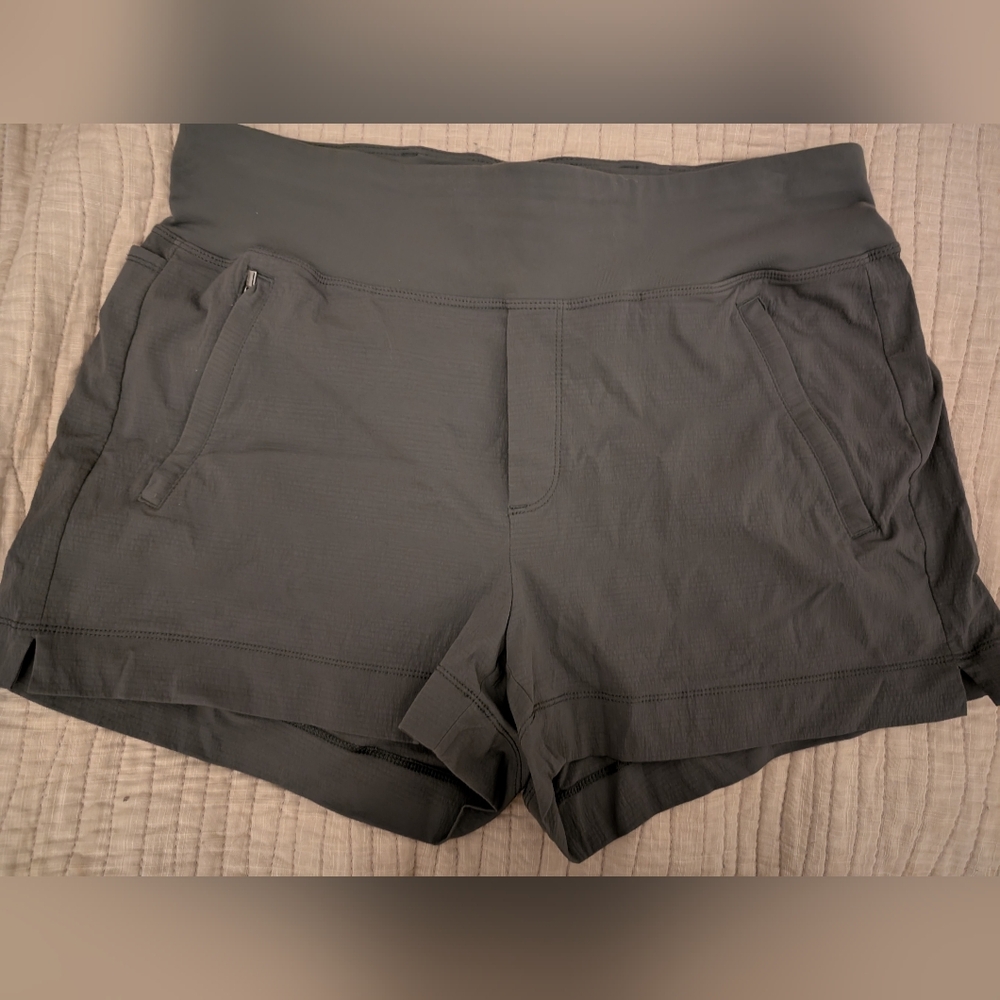 Athleta Women's Olive Green Trekkie North Short (12)